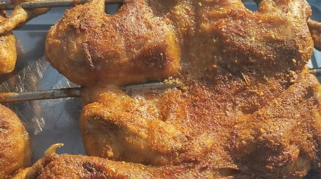 碳烤摊|夏天要多吃此肉，比牛羊肉便宜，1只才卖25元，家家吃得起，真香