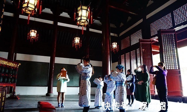 女子@“男子菜籽命,女子桃花心”,这句俗语能够说明什么?