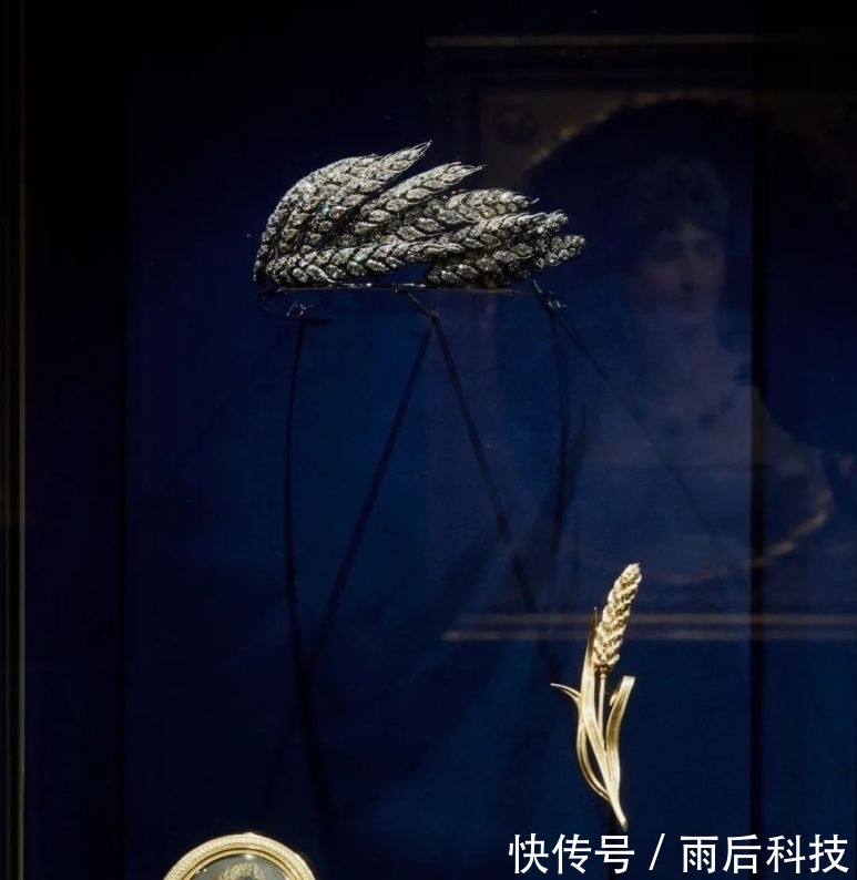 爱情&这些绝美首饰映衬拿破仑的一生,为爱加冕,他的爱情充满传奇色彩