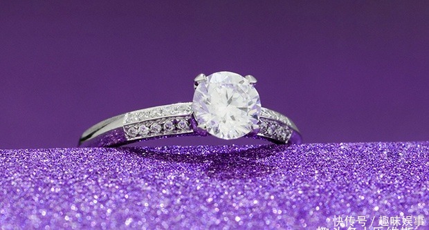 买订婚戒指,定制还是买成品?看看专业人士怎么说!