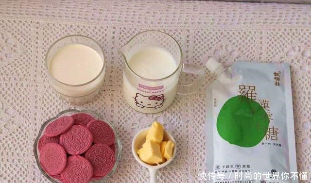 这蛋糕用酸奶和牛奶就能做,免蒸烤,入口即化,好吃不上火