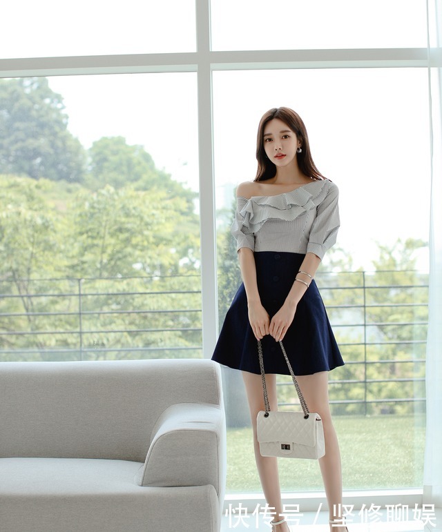 孙允珠时尚穿搭:玲珑紫砂灰度双层荷叶包臀裙