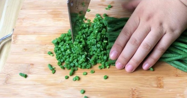 吃了25年豆角，无水无油的做法，还是头次见，简单好吃还筋道