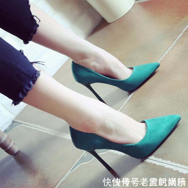 性感 今年新款细跟高跟鞋,紧随时尚性感有型,彰显你成熟女性的魅力