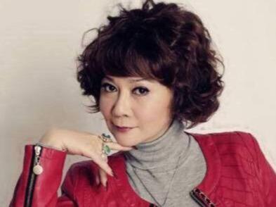 超短发 50岁女人别被这4款“大妈发型”迷惑,自以为时髦,其实很土气