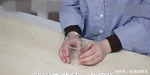 玻璃脏了不用擦，只要用它喷一下，灰尘去光光，不知道太可惜了