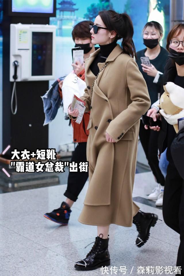 直筒裤|裤脚“塞进”靴子里不流行了，瞧今年明星这样穿，时髦显瘦两不误