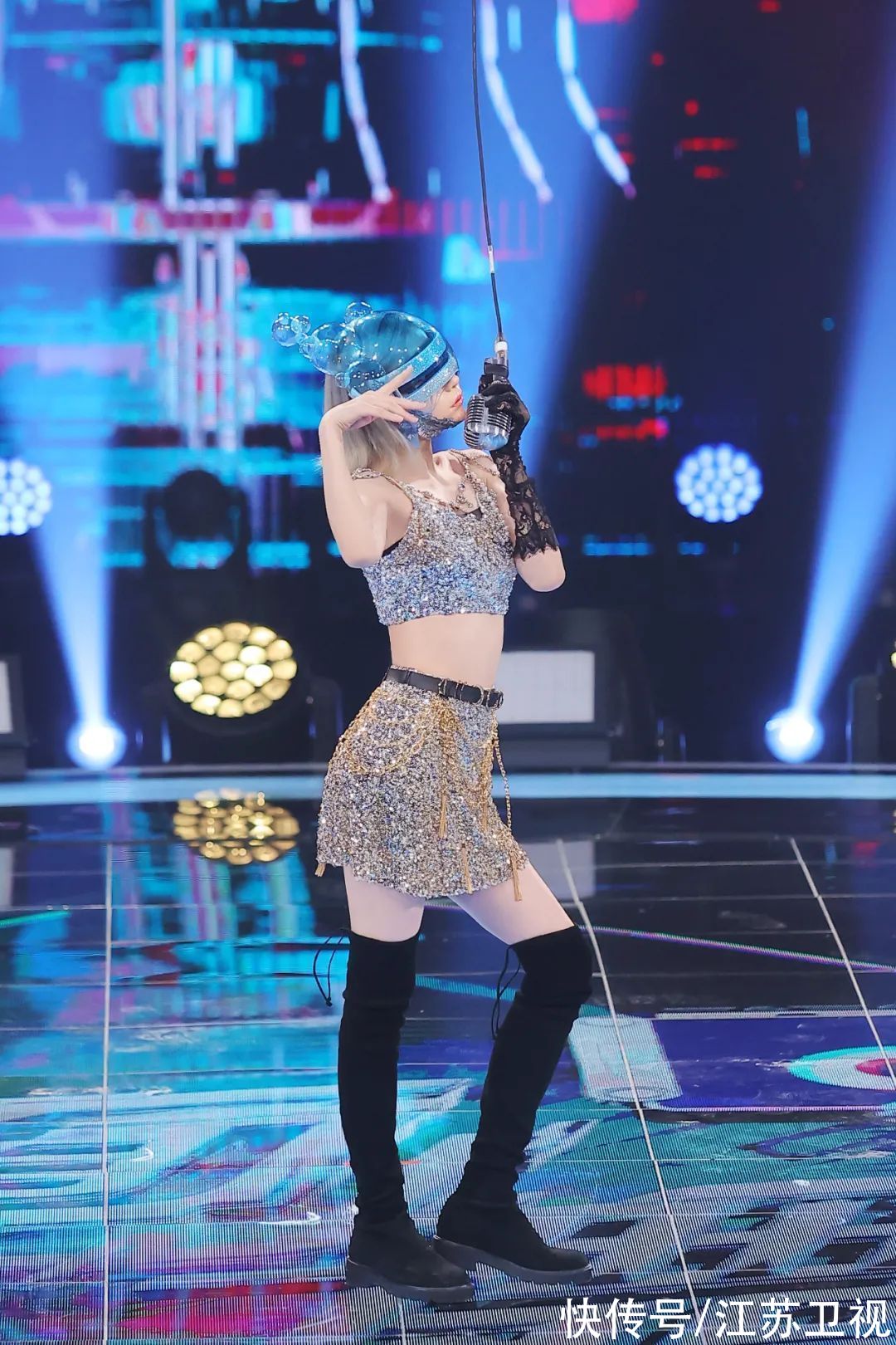 queen|《蒙面舞王》第二赛段淘汰赛开启,“国民舅舅”王耀庆惊喜助阵猜评团