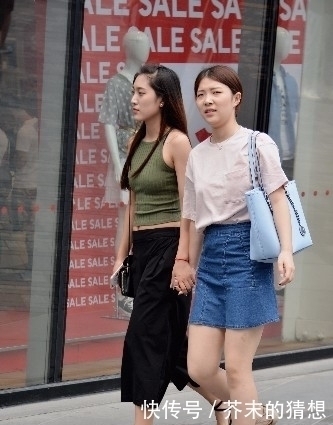 搭配|街拍:你和闺蜜逛街,一定要搭配一下,这不是有心机