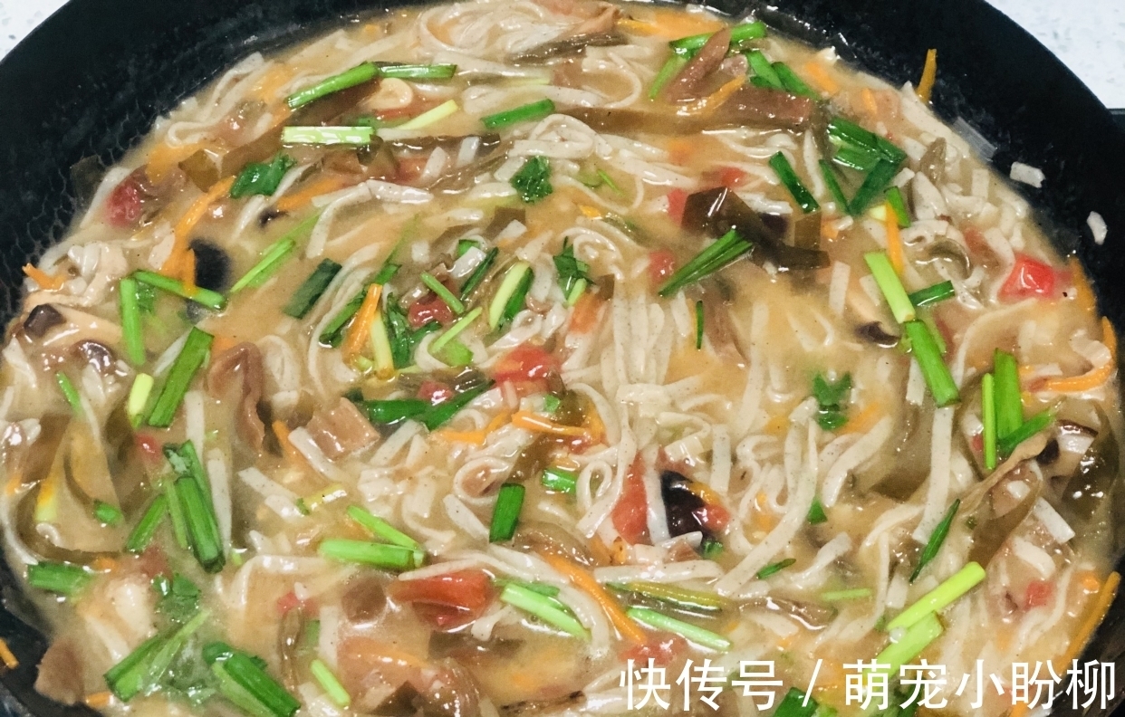 豫北农村常吃的一碗面,用料简单实在,汤浓味美,比烩面好吃多了