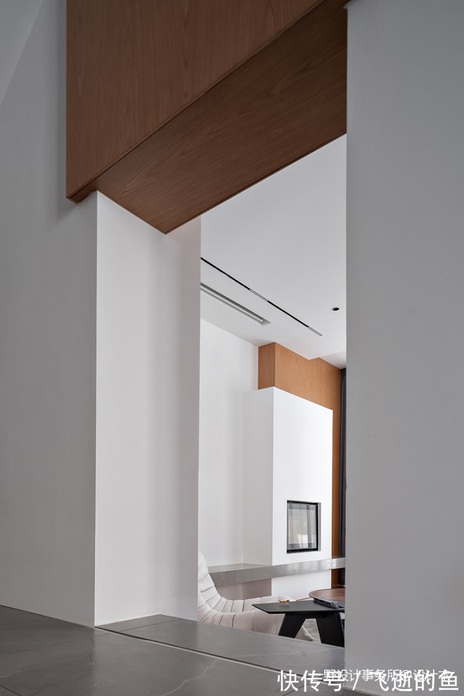 楼梯间|看400平米豪华别墅如何装修现代简约风