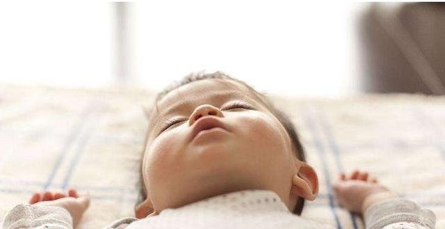 李玫瑾|李玫瑾教授:宝宝睡觉时有这3个举动,暗示大脑发育快,智商更高