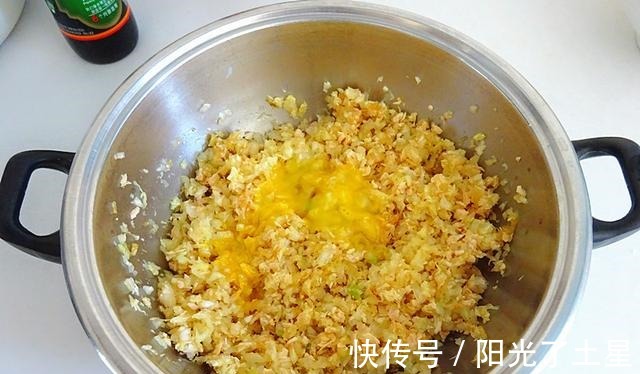 冬天吃饺子,不能错过这馅,掌握一个小窍门,营养鲜香,越吃越爱!