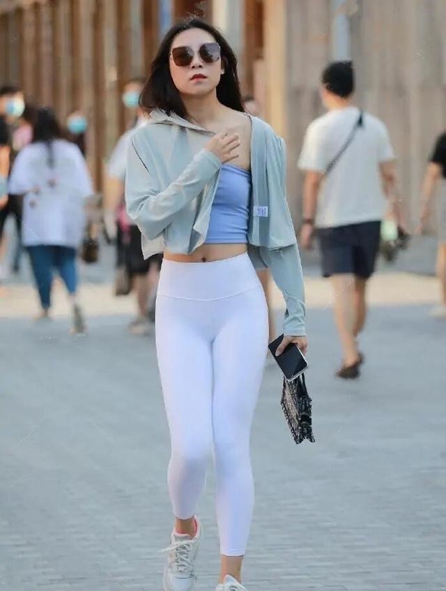 身材 “出走”街头的健美裤,扛起了时髦的大旗,这样才更有女人味!