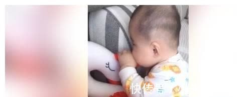 宝妈|宝宝太贪吃了,真的是见啥吃啥, 你家有没有同款萌娃呢?