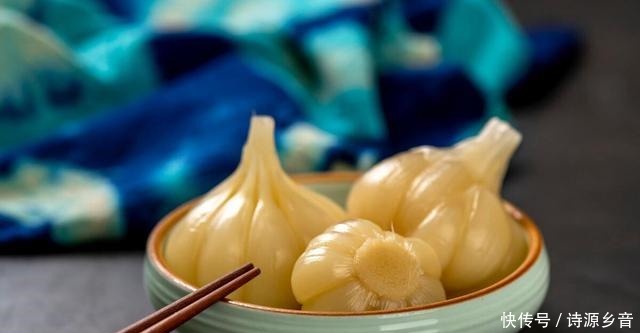 正宗腌糖蒜方法酸甜爽口,操作简单!不止东北喜欢,南方也爱
