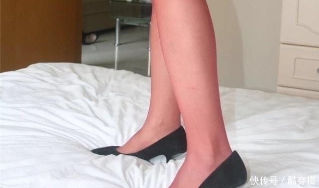 细跟鞋 尖头细跟鞋,款式干净利落,巧妙拉长了腿部的比例