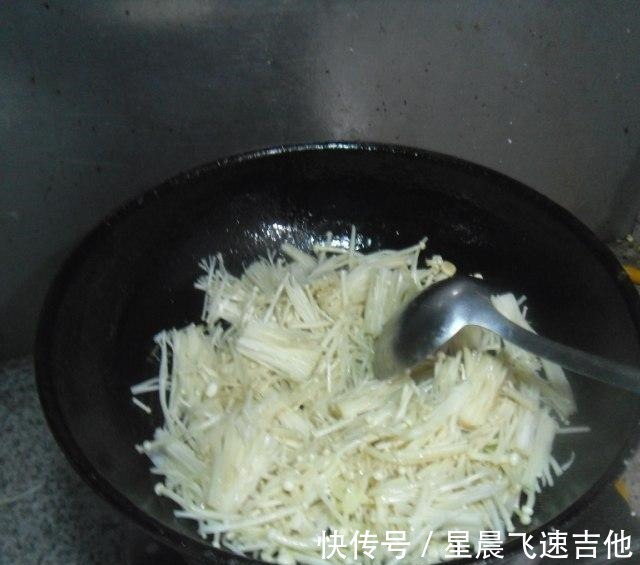 美食天下|金针菇炒油麦菜,简单快手,清香味美!