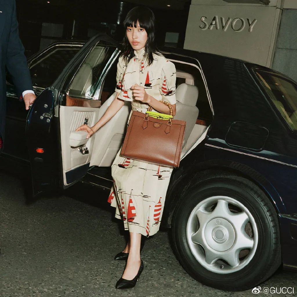 m 剪了短发的娜比，背啥我买啥