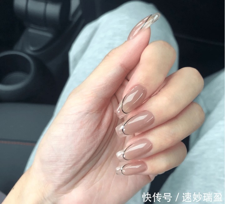 强迫症的克星—反法式美甲，优雅高级，入手不亏