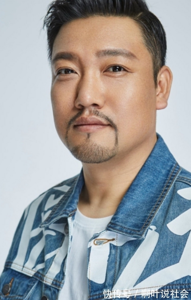 賈冰|從團長到登3次央視春晚,迎娶美女妻子,賈冰背后究竟有什么人