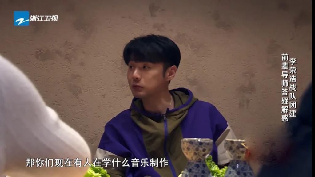 老外将巨大弹力球从大坝扔了下去,毫发无伤,网友:球的质量真好!