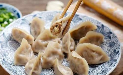 羊肉馅饺子怎样做才好吃？记得多放一味料，饺子鲜嫩多汁没膻味