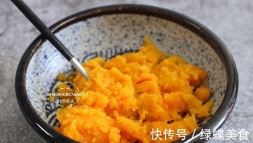 用红薯做可口小零食,香甜软糯,孩子一口一个,眨眼就光盘