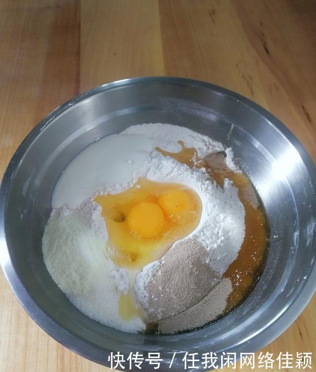 菠萝|吃了四十年的菠萝,这种吃法最过瘾,香甜松软,一次八个没吃够。