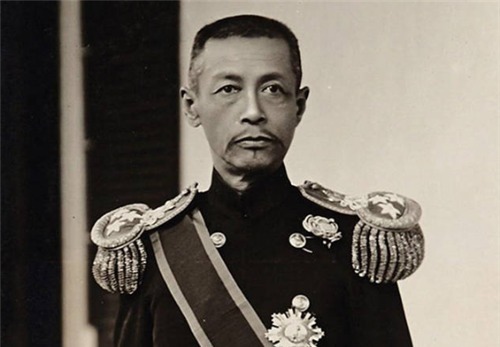 萨镇冰|小兵见将军在椅子上睡着,悄悄为他盖上被子,从此改变自己的命运