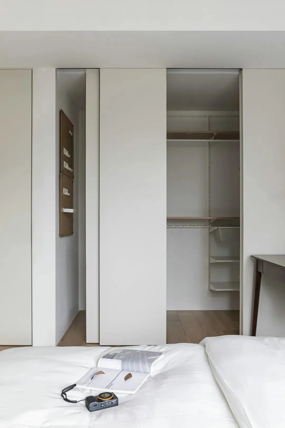 中西厨|客厅放弃电视，用一整面墙做收纳，快来跟这个神仙小户型学收纳！