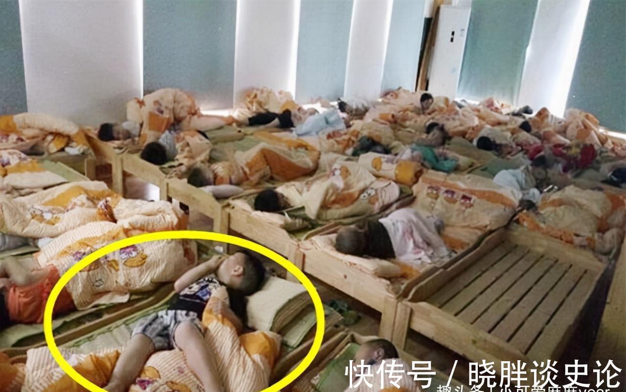 幼儿园老师|老师在群里发了孩子睡觉的照片,家长看到后找老师理论,园长道歉
