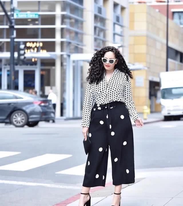 会穿的女人能有多美180斤的时尚博主,撞衫梅根竟然还赢了