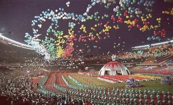 扛枪|亚美尼亚已被逼到墙角?总理夫人亲自扛枪训练,随时准备奔赴战场