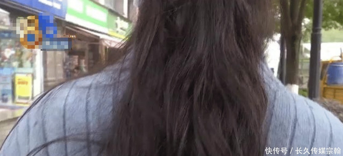 女子去染头发,本想美美地过新年,没想到却染得像戴了假发?