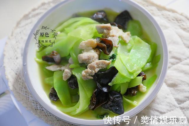 家常|荤素搭配的一道家常小炒,5分钟出锅,好吃又下饭