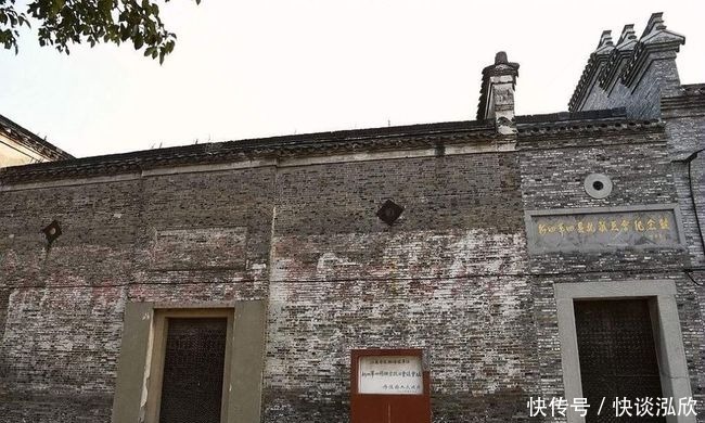 青石板路、古色古香的建筑，三千年的镇江，一座座如画的千年古镇