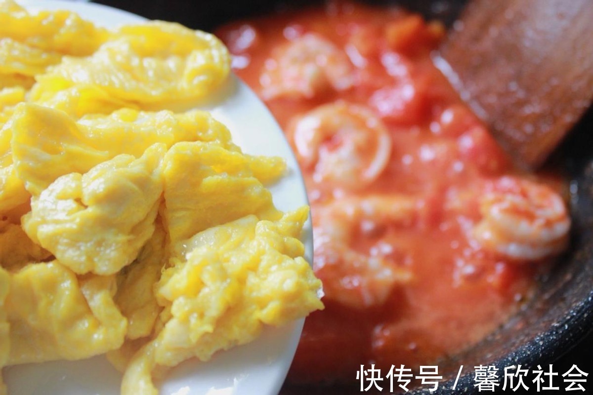 大人|番茄炒蛋时加入虾仁，味道更鲜美，营养更丰富，大人孩子都爱吃