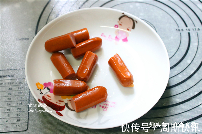 此款面包要收好,简单卷一卷,层次分明,香软可口,在家做方便