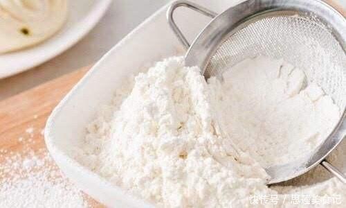 天气热,面粉易生虫子?学会这一招,面粉放一年都不生虫,特干净