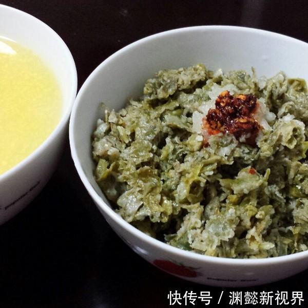 芹菜叶饼|芹菜叶都扔了那也太浪费了吧,这几种菜谱你试试!