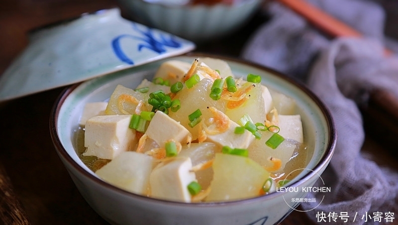 冬瓜|冬瓜和豆腐一起烩，成本不到5块钱，减肥时多吃，大肚腩越来越小