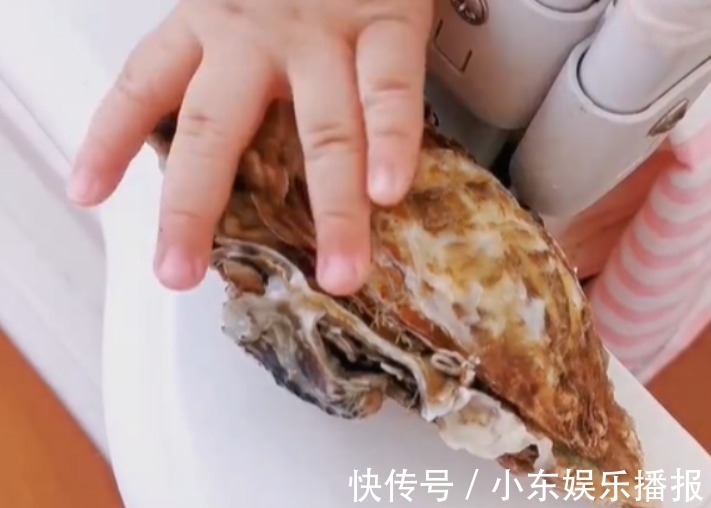 宝妈|妈妈给宝宝“精准”投食,没想到宝宝的反应萌翻众人,网友:可爱