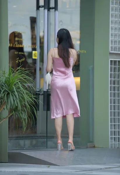 女人味 法式风情的紫色吊带长裙,微胖身材的女生穿起来效果如何?