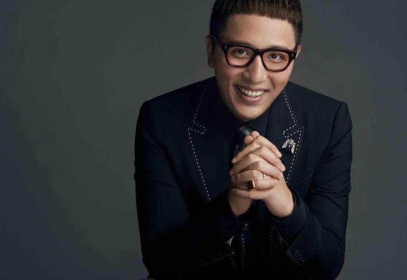 中国好声音|华少这是被降级了?变身新闻记者报道台风,稳重风格得到认可