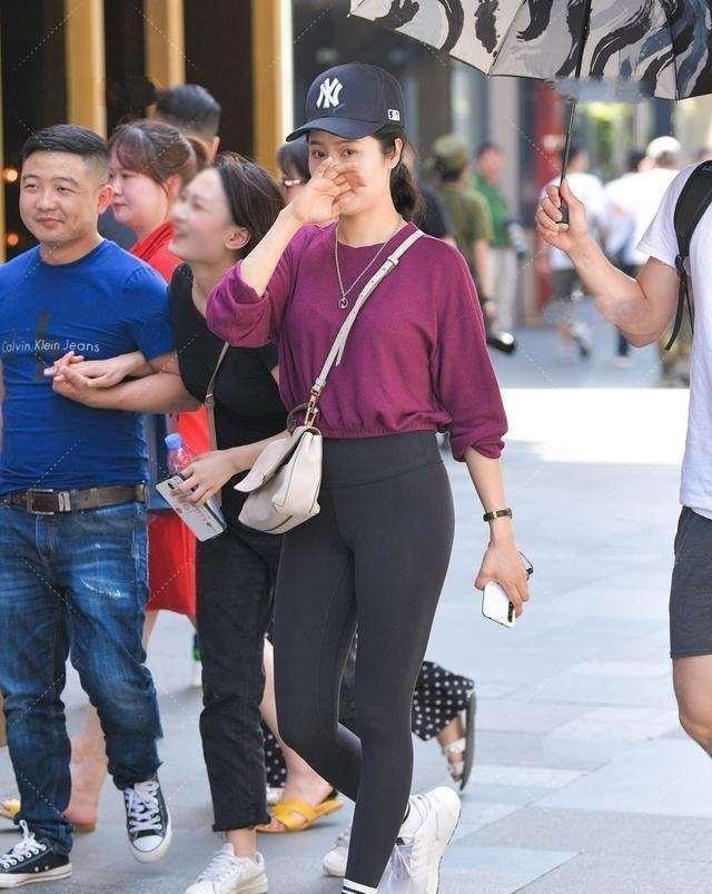 牛仔外套 长腿姑娘适合穿打底裤,简约中透着个性感,更加雅致!