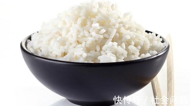 蒸米饭是用冷水还是热水吃了这么多年才知道,难怪米饭不香不软