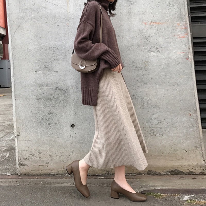 时尚 毛衣下面怎么穿学学下图女人这么搭配，脱掉大衣也不尴尬