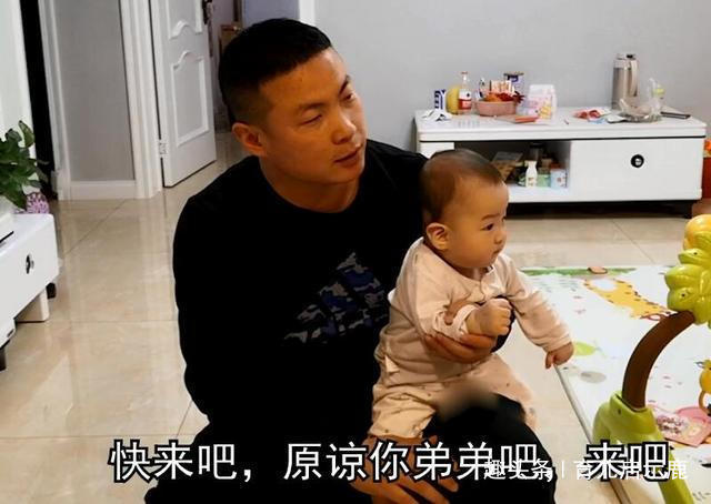 大宝|见爸爸抱弟弟玩,女儿小声问能抱抱我吗之后画面二胎妈妈泪目