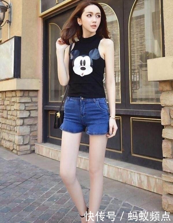 穿起来|活力十足的牛仔裤美女,气质出众,无论走到哪都是焦点